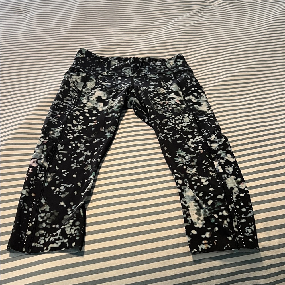 lululemon athletica Cropped Patterned Leggings